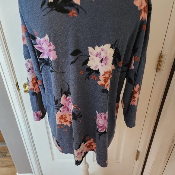 Torrid Plush Floral Top - Picture 2 of 4